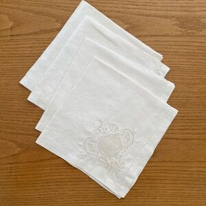 VINTAGE LINEN DINNER NAPKINS